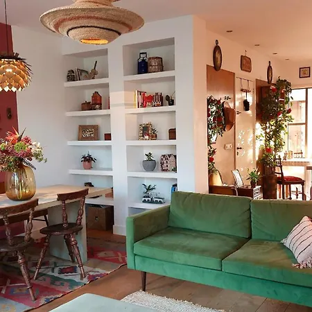 Canal House With A Unique View 公寓